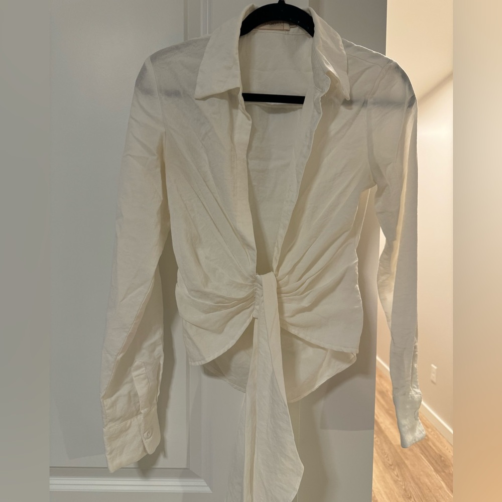 Choosy white tie top